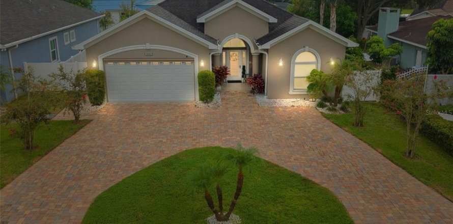 Villa ou maison à Tampa, Floride 3 chambres, 217.58 m2 № 1914719