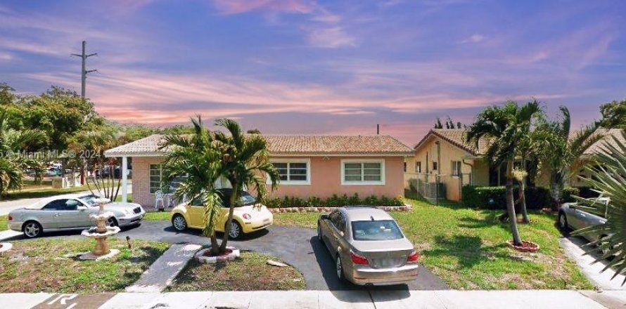 House in Hollywood, Florida 3 bedrooms, 161.09 sq.m. № 1756512
