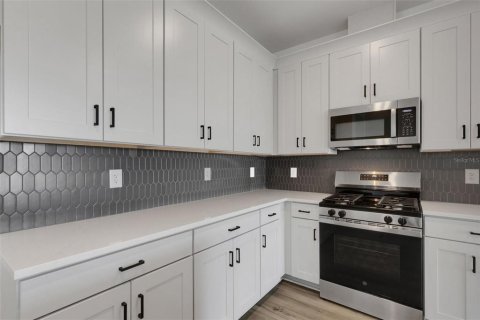 House in Palmetto, Florida 4 bedrooms, 196.21 sq.m. № 2149283 - photo 6