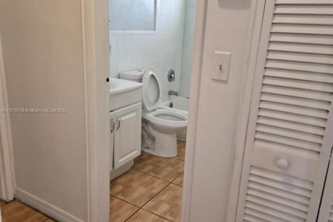 Casa en alquiler en North Miami Beach, Florida, 2 dormitorios, 83.61 m2 № 1895545 - foto 5