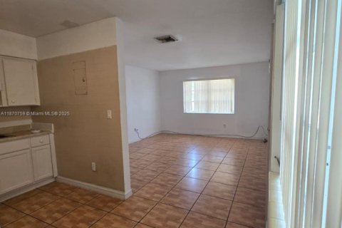 Casa en alquiler en North Miami Beach, Florida, 2 dormitorios, 83.61 m2 № 1895545 - foto 6
