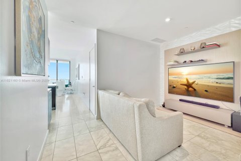 Condominio en venta en Miami, Florida, 3 dormitorios, 153.2 m2 № 1980931 - foto 15