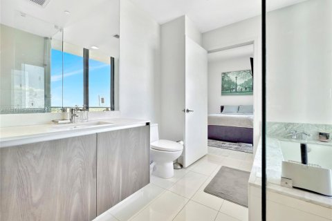 Condominio en venta en Miami, Florida, 3 dormitorios, 153.2 m2 № 1980931 - foto 26