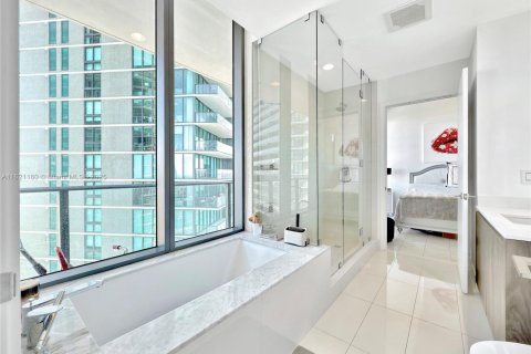 Condominio en venta en Miami, Florida, 3 dormitorios, 153.2 m2 № 1980931 - foto 25