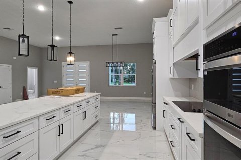 House in Eustis, Florida 4 bedrooms, 247.12 sq.m. № 1851789 - photo 10