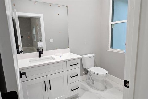 House in Eustis, Florida 4 bedrooms, 247.12 sq.m. № 1851789 - photo 13
