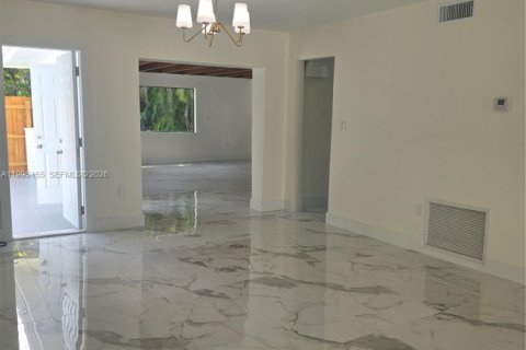 Villa ou maison à louer à Miami, Floride: 3 chambres, 167.41 m2 № 2060717 - photo 3