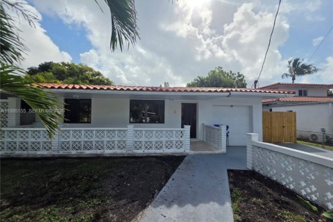 Villa ou maison à louer à Miami, Floride: 3 chambres, 167.41 m2 № 2060717 - photo 15