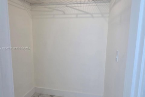 Villa ou maison à louer à Miami, Floride: 3 chambres, 167.41 m2 № 2060717 - photo 9