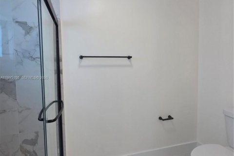 Villa ou maison à louer à Miami, Floride: 3 chambres, 167.41 m2 № 2060717 - photo 8