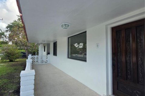 Villa ou maison à louer à Miami, Floride: 3 chambres, 167.41 m2 № 2060717 - photo 17