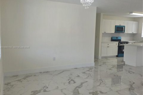 Villa ou maison à louer à Miami, Floride: 3 chambres, 167.41 m2 № 2060717 - photo 2