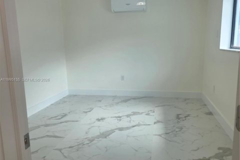 Villa ou maison à louer à Miami, Floride: 3 chambres, 167.41 m2 № 2060717 - photo 10