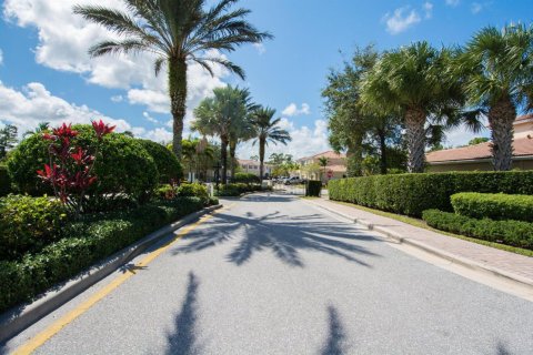 Townhouse in Stuart, Florida 3 bedrooms, 146.32 sq.m. № 2190483 - photo 19