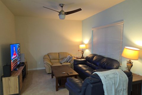 Townhouse in Stuart, Florida 3 bedrooms, 146.32 sq.m. № 2190483 - photo 5