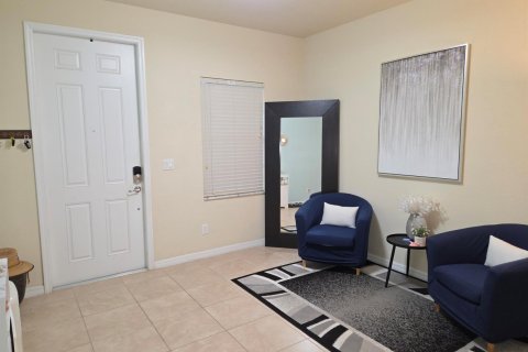 Townhouse in Stuart, Florida 3 bedrooms, 146.32 sq.m. № 2190483 - photo 4