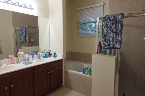 Townhouse in Stuart, Florida 3 bedrooms, 146.32 sq.m. № 2190483 - photo 17