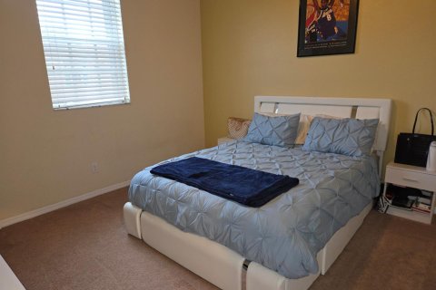 Townhouse in Stuart, Florida 3 bedrooms, 146.32 sq.m. № 2190483 - photo 11