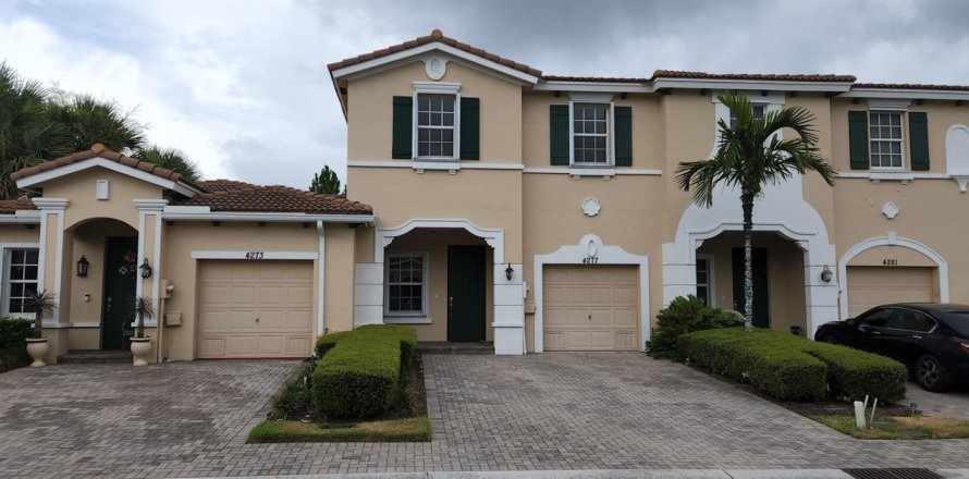 Townhouse in Stuart, Florida 3 bedrooms, 146.32 sq.m. № 2190483