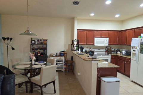 Townhouse in Stuart, Florida 3 bedrooms, 146.32 sq.m. № 2190483 - photo 8