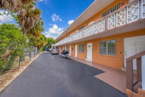 Commercial property in Miami, Florida № 1766485 - photo 7