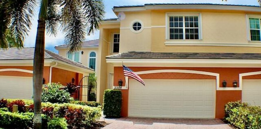 Townhouse in Palm City, Florida 3 bedrooms, 255.48 sq.m. № 2315528
