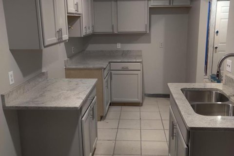 Townhouse in Kissimmee, Florida 2 bedrooms, 90.86 sq.m. № 2233725 - photo 2