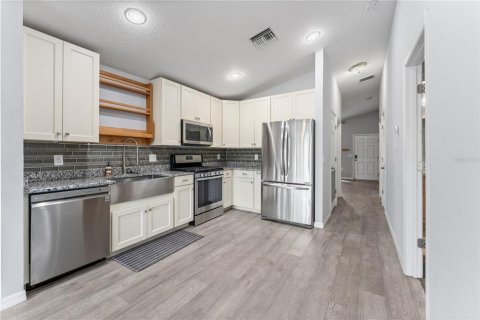 Villa ou maison à vendre à New Port Richey, Floride: 2 chambres, 98.29 m2 № 2416316 - photo 12