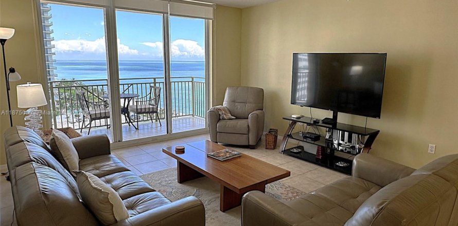 Condo in Hallandale Beach, Florida, 2 bedrooms  № 1927429
