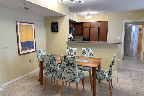 Condo in Hallandale Beach, Florida, 2 bedrooms  № 1927429 - photo 28