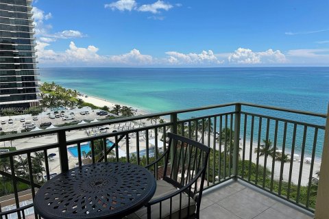 Condo in Hallandale Beach, Florida, 2 bedrooms  № 1927429 - photo 17