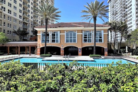 Condo in Hallandale Beach, Florida, 2 bedrooms  № 1927429 - photo 23