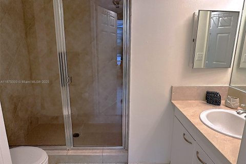 Condo in Hallandale Beach, Florida, 2 bedrooms  № 1927429 - photo 12