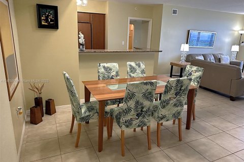 Condo in Hallandale Beach, Florida, 2 bedrooms  № 1927429 - photo 27