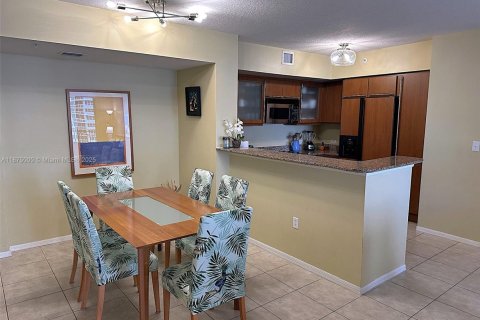 Condo in Hallandale Beach, Florida, 2 bedrooms  № 1927429 - photo 13