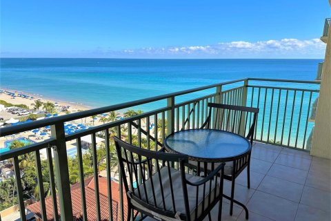 Condo in Hallandale Beach, Florida, 2 bedrooms  № 1927429 - photo 24
