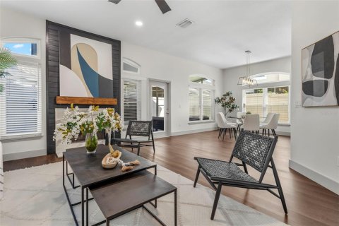 House in Orlando, Florida 3 bedrooms, 222.22 sq.m. № 2195944 - photo 8