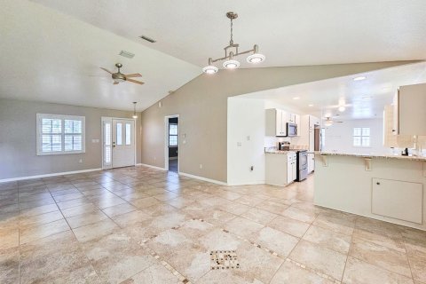 House in Palm Coast, Florida 3 bedrooms, 162.67 sq.m. № 1870294 - photo 7