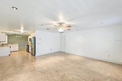 House in Palm Coast, Florida 3 bedrooms, 162.67 sq.m. № 1870294 - photo 16