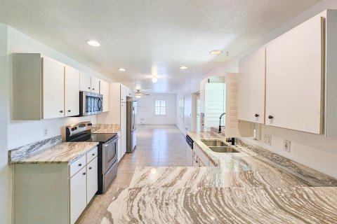 House in Palm Coast, Florida 3 bedrooms, 162.67 sq.m. № 1870294 - photo 9
