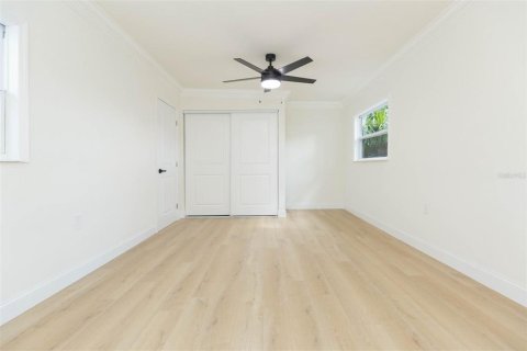 House in Saint Petersburg, Florida 3 bedrooms, 122.07 sq.m. № 1906717 - photo 21