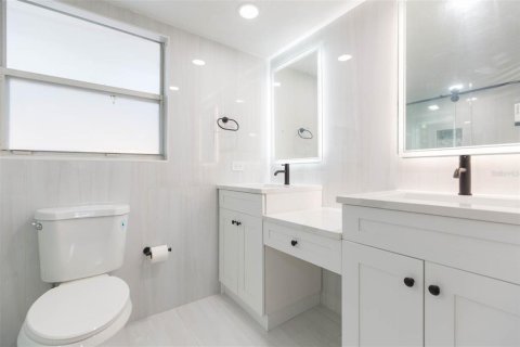 House in Saint Petersburg, Florida 3 bedrooms, 122.07 sq.m. № 1906717 - photo 24