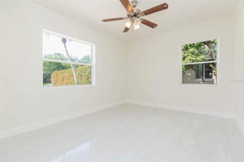 House in Saint Petersburg, Florida 3 bedrooms, 122.07 sq.m. № 1906717 - photo 27