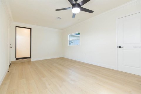 House in Saint Petersburg, Florida 3 bedrooms, 122.07 sq.m. № 1906717 - photo 23