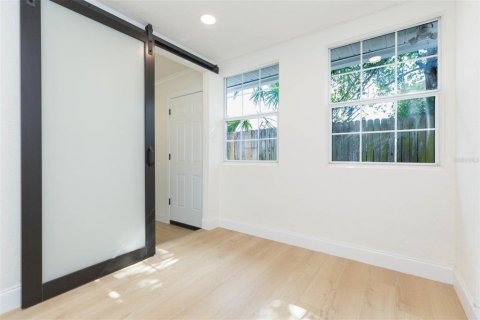 House in Saint Petersburg, Florida 3 bedrooms, 122.07 sq.m. № 1906717 - photo 19