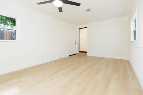 House in Saint Petersburg, Florida 3 bedrooms, 122.07 sq.m. № 1906717 - photo 22