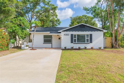 House in Saint Petersburg, Florida 3 bedrooms, 122.07 sq.m. № 1906717 - photo 7