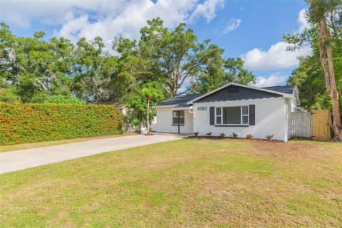 House in Saint Petersburg, Florida 3 bedrooms, 122.07 sq.m. № 1906717 - photo 8