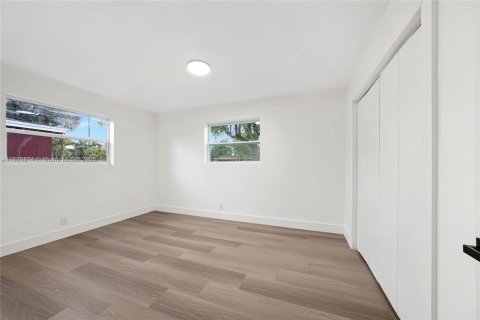 House in Lauderdale Lakes, Florida 3 bedrooms, 141.21 sq.m. № 1800670 - photo 21