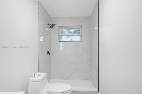 House in Lauderdale Lakes, Florida 3 bedrooms, 141.21 sq.m. № 1800670 - photo 17